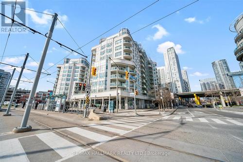 906 - 600 Queens Quay W, Toronto, ON - Outdoor With Balcony With Facade