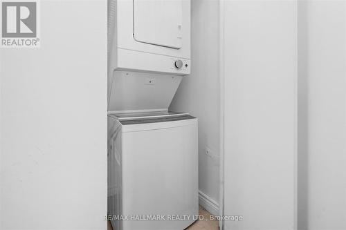 906 - 600 Queens Quay W, Toronto, ON - Indoor Photo Showing Laundry Room