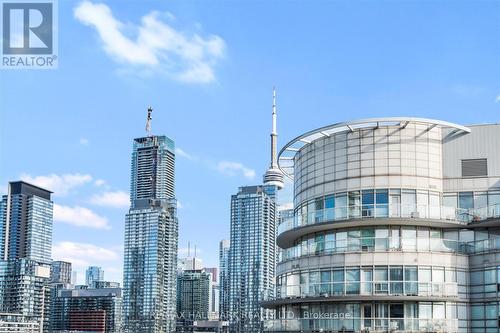 906 - 600 Queens Quay W, Toronto, ON - Outdoor With Facade