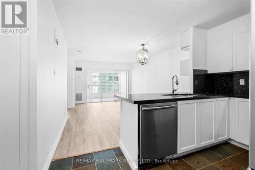 906 - 600 Queens Quay W, Toronto, ON - Indoor Photo Showing Kitchen