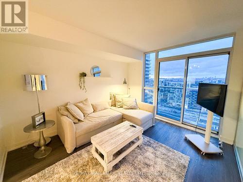 2909 - 85 Queens Wharf Road, Toronto, ON - Indoor Photo Showing Living Room