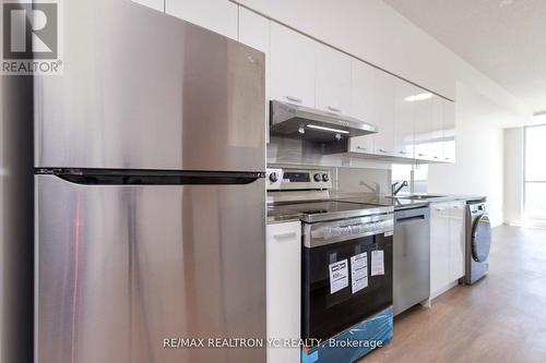 3015 - 29 Singer Court, Toronto, ON - Indoor Photo Showing Kitchen