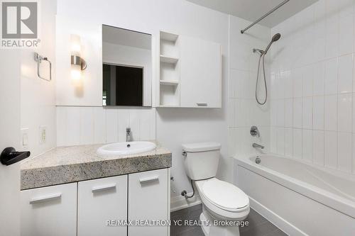 3015 - 29 Singer Court, Toronto, ON - Indoor Photo Showing Bathroom