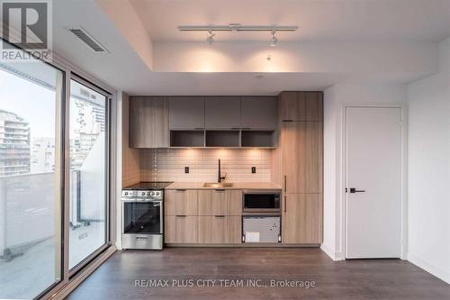 916 - 60 Tannery Road, Toronto, ON - Indoor Photo Showing Kitchen