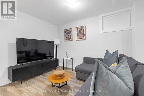 Lower-C - 449 Lansdowne Avenue, Toronto, ON - Indoor Photo Showing Living Room