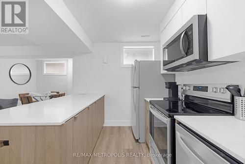 Lower-C - 449 Lansdowne Avenue, Toronto, ON - Indoor Photo Showing Kitchen