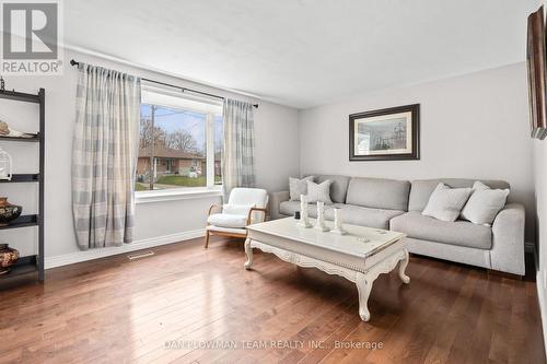 1451 Bala Drive, Oshawa, ON - Indoor Photo Showing Living Room