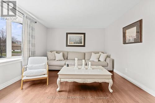 1451 Bala Drive, Oshawa, ON - Indoor Photo Showing Living Room