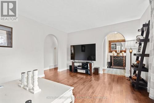 1451 Bala Drive, Oshawa, ON - Indoor Photo Showing Living Room