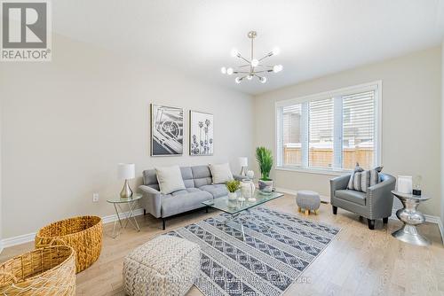 21 Kilmarnock Crescent, Whitby, ON - Indoor Photo Showing Living Room