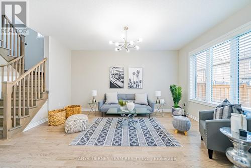 21 Kilmarnock Crescent, Whitby, ON - Indoor Photo Showing Living Room