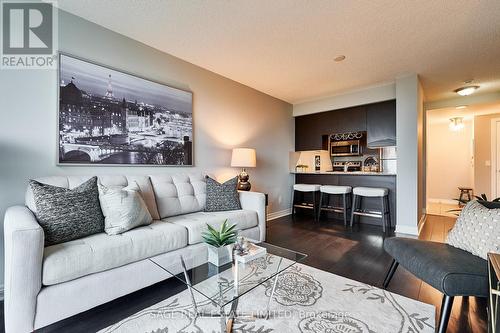 2201 - 50 Town Centre Court, Toronto, ON - Indoor Photo Showing Living Room