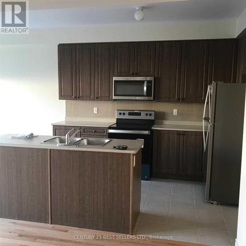 680 Krawchuk Crescent, Oshawa, ON - Indoor Photo Showing Kitchen