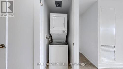 1821 - 2550 Simcoe Street W, Oshawa, ON - Indoor Photo Showing Laundry Room