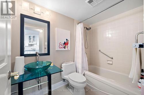 2201 - 131 Beecroft Road, Toronto, ON - Indoor Photo Showing Bathroom