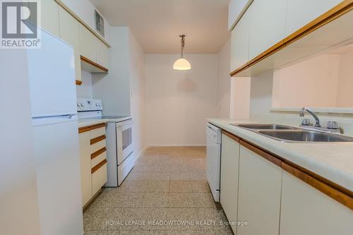 2015 - 633 Bay Street S, Toronto, ON - Indoor Photo Showing Kitchen With Double Sink