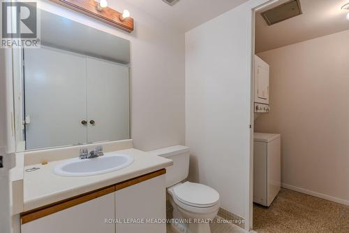 2015 - 633 Bay Street S, Toronto, ON - Indoor Photo Showing Bathroom