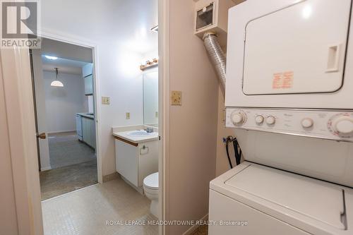 2015 - 633 Bay Street S, Toronto, ON - Indoor Photo Showing Laundry Room