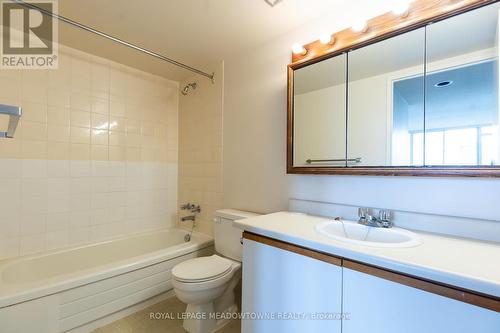 2015 - 633 Bay Street S, Toronto, ON - Indoor Photo Showing Bathroom