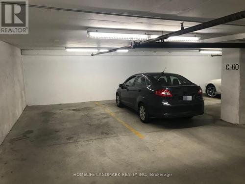 302 - 260 Doris Avenue, Toronto, ON - Indoor Photo Showing Garage