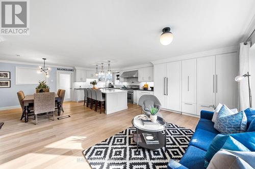 10 Greenyards Drive, Toronto, ON - Indoor Photo Showing Living Room