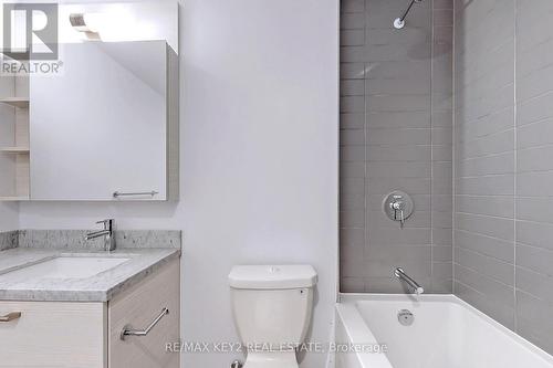 4010 - 2221 Yonge Street, Toronto, ON - Indoor Photo Showing Bathroom