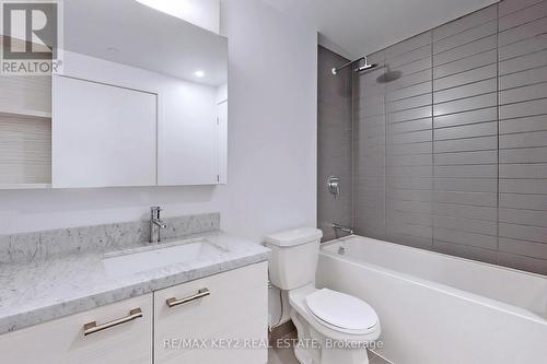 4010 - 2221 Yonge Street, Toronto, ON - Indoor Photo Showing Bathroom