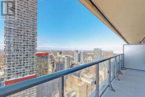 4010 - 2221 Yonge Street, Toronto, ON - Outdoor With View