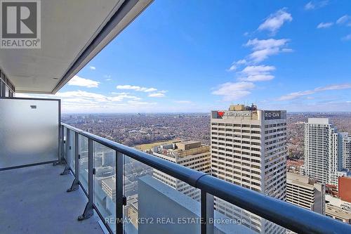 4010 - 2221 Yonge Street, Toronto, ON - Outdoor With View