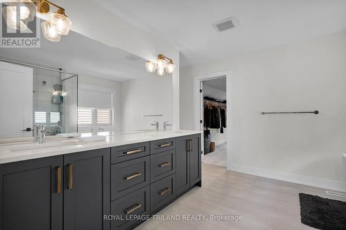 4076 Sugarmaple, London, ON - Indoor Photo Showing Bathroom