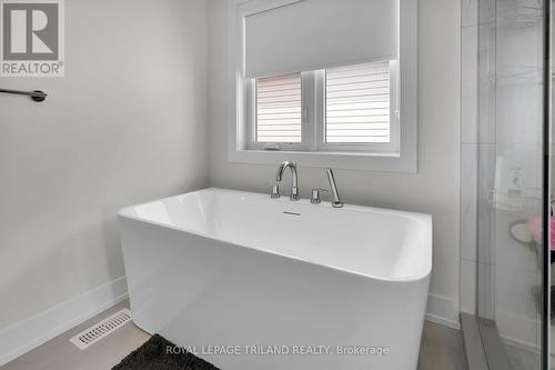 4076 Sugarmaple, London, ON - Indoor Photo Showing Bathroom