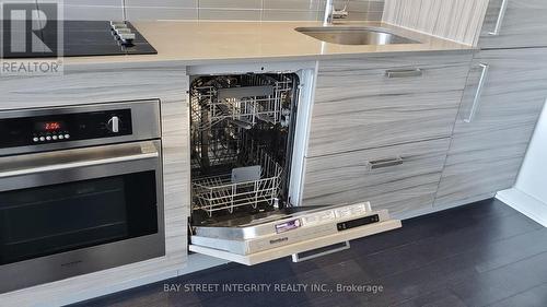 2107 - 210 Simcoe Street, Toronto, ON - Indoor Photo Showing Kitchen