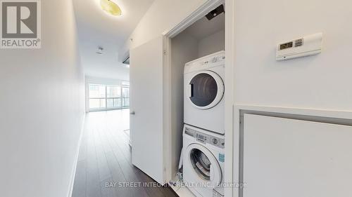 2107 - 210 Simcoe Street, Toronto, ON - Indoor Photo Showing Laundry Room