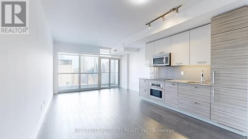 2107 - 210 Simcoe Street, Toronto, ON - Indoor Photo Showing Kitchen