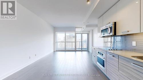 2107 - 210 Simcoe Street, Toronto, ON - Indoor Photo Showing Kitchen