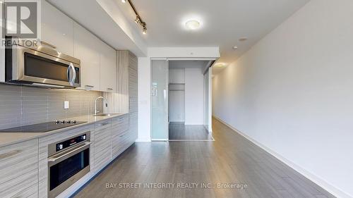 2107 - 210 Simcoe Street, Toronto, ON - Indoor Photo Showing Kitchen With Upgraded Kitchen