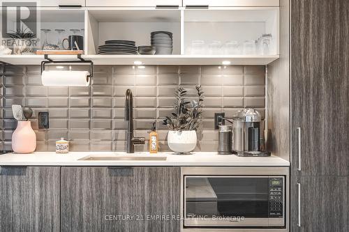 812 - 60 Tannery Road, Toronto, ON - Indoor Photo Showing Kitchen