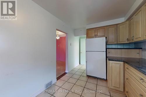 24 Dunboyne Court, Toronto, ON - Indoor Photo Showing Kitchen