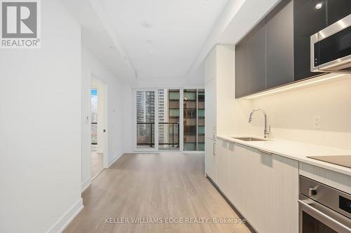 1108 - 308 Jarvis Street, Toronto, ON - Indoor Photo Showing Kitchen