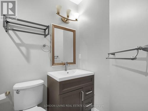 15 Beaconsfield Avenue, London, ON - Indoor Photo Showing Bathroom