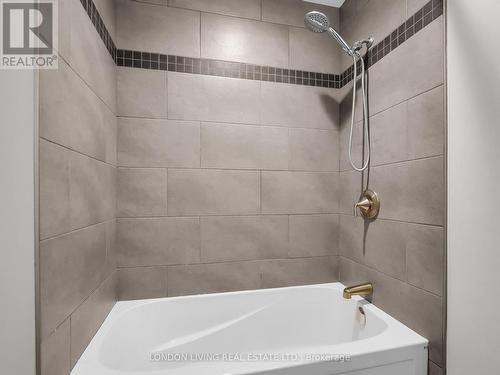 15 Beaconsfield Avenue, London, ON - Indoor Photo Showing Bathroom