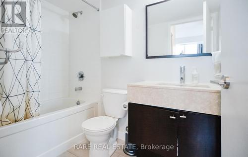 2708 - 126 Simcoe Street, Toronto, ON - Indoor Photo Showing Bathroom