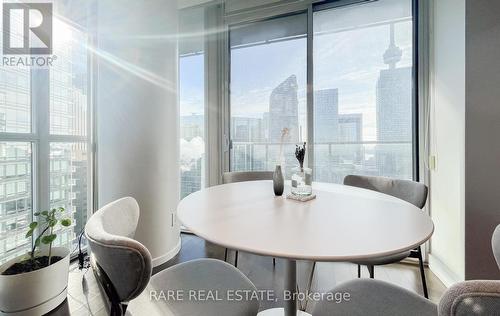 2708 - 126 Simcoe Street, Toronto, ON - Indoor Photo Showing Dining Room