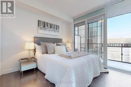 608 - 8 Eglinton Avenue E, Toronto, ON - Indoor Photo Showing Bedroom