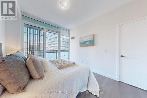 608 - 8 Eglinton Avenue E, Toronto, ON - Indoor Photo Showing Bedroom