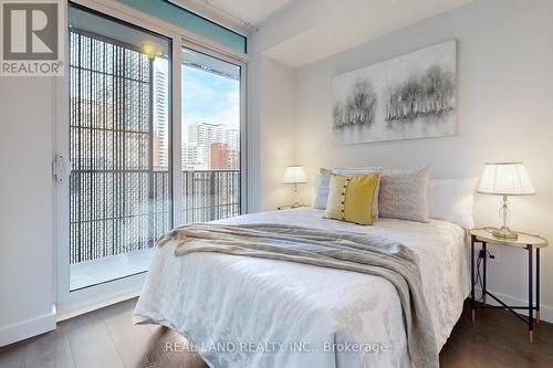 608 - 8 Eglinton Avenue E, Toronto, ON - Indoor Photo Showing Bedroom