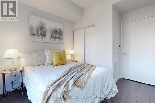 608 - 8 Eglinton Avenue E, Toronto, ON - Indoor Photo Showing Bedroom