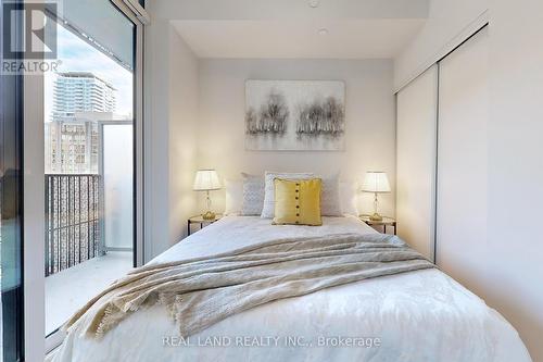 608 - 8 Eglinton Avenue E, Toronto, ON - Indoor Photo Showing Bedroom