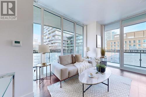 608 - 8 Eglinton Avenue E, Toronto, ON - Indoor Photo Showing Living Room