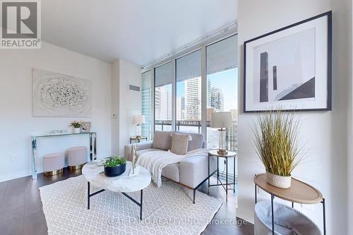 608 - 8 Eglinton Avenue E, Toronto, ON - Indoor Photo Showing Living Room